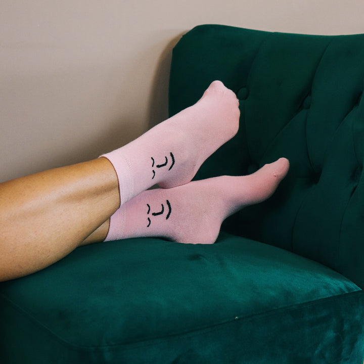 Leiho pink smiley seamless bamboo socks for women