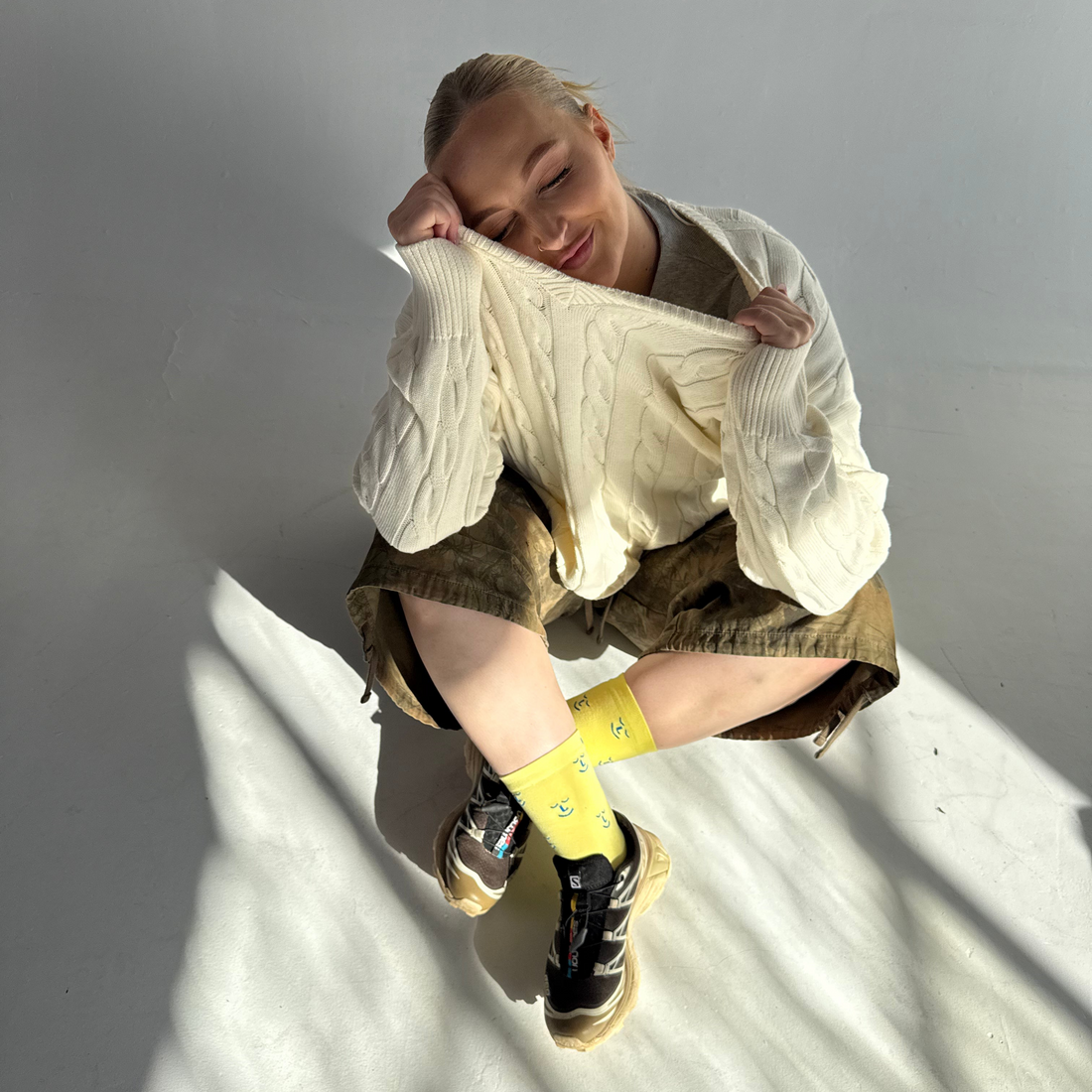 Yellow bamboo socks with navy Leiho smileys, photo 4